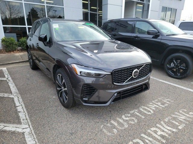 2023 Volvo XC60 Recharge Plug-In Hybrid Ultimate Dark Theme