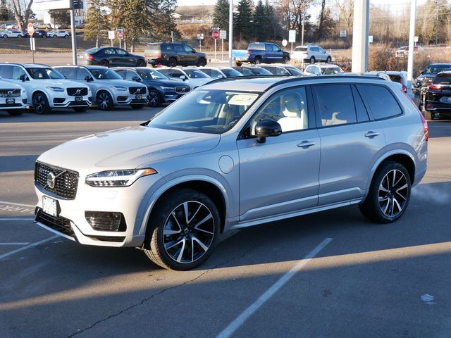 2023 Volvo XC90 Recharge Plug-In Hybrid Ultimate Dark Theme