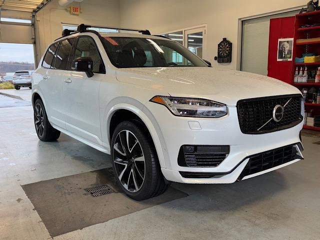 2023 Volvo XC90 Recharge Plug-In Hybrid Plus Dark Theme