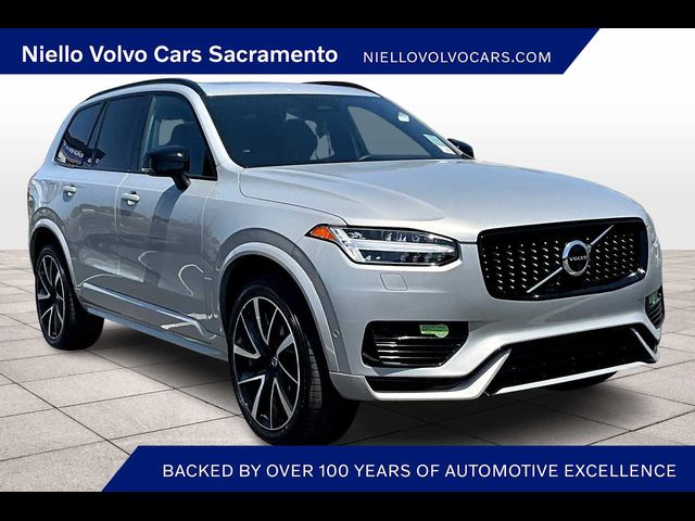 2023 Volvo XC90 Recharge Plug-In Hybrid Plus Dark Theme