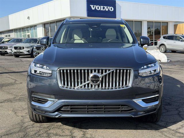 2023 Volvo XC90 Recharge Plug-In Hybrid Plus Bright Theme