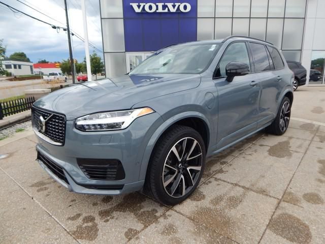 2023 Volvo XC90 Recharge Plug-In Hybrid Plus Dark Theme