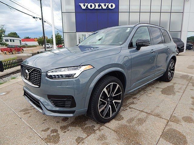 2023 Volvo XC90 Recharge Plug-In Hybrid Plus Dark Theme