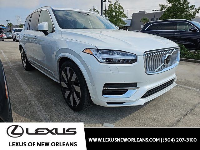 2023 Volvo XC90 Recharge Plug-In Hybrid Ultimate Bright Theme