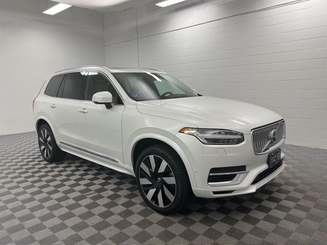 2023 Volvo XC90 Recharge Plug-In Hybrid Ultimate Bright Theme