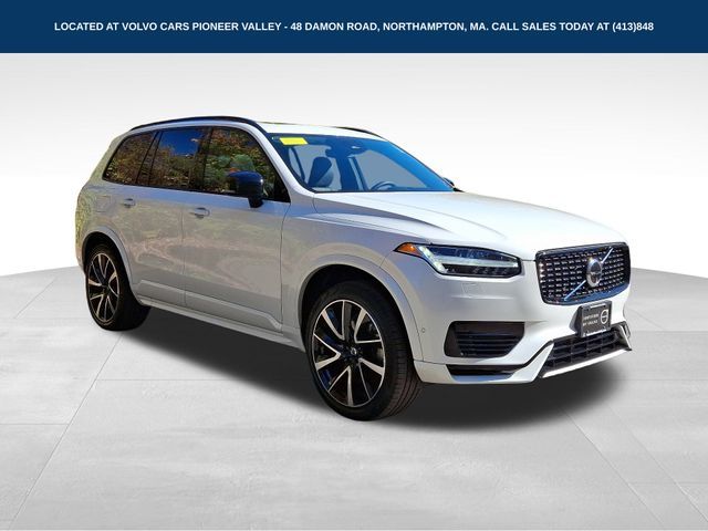 2023 Volvo XC90 Recharge Plug-In Hybrid Ultimate Dark Theme