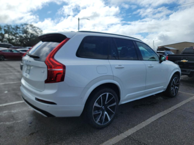 2023 Volvo XC90 Recharge Plug-In Hybrid Ultimate Dark Theme