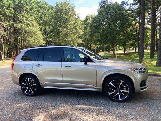 2023 Volvo XC90 Recharge Plug-In Hybrid Ultimate Dark Theme