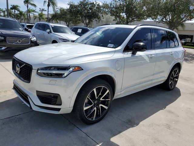 2023 Volvo XC90 Recharge Plug-In Hybrid Ultimate Dark Theme