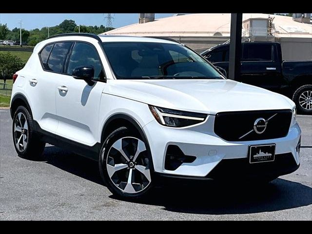 2023 Volvo XC40 Plus Dark Theme