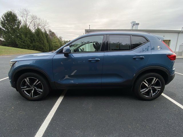 2023 Volvo XC40 Core