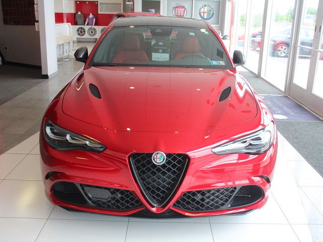 2024 Alfa Romeo Giulia Quadrifoglio Carbon