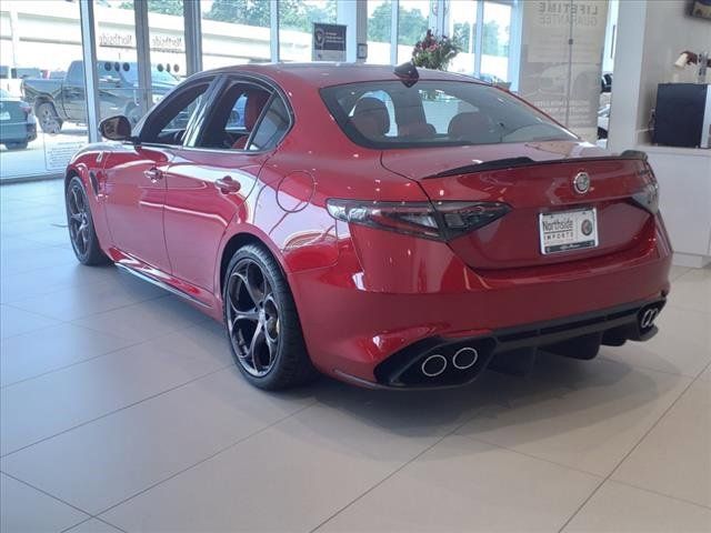 2024 Alfa Romeo Giulia Quadrifoglio Carbon