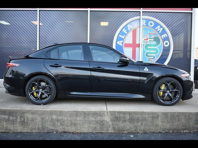 2024 Alfa Romeo Giulia Quadrifoglio Carbon