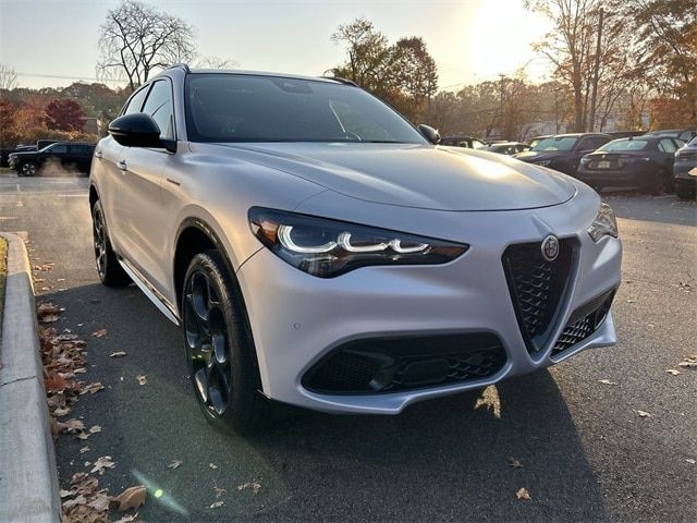 2024 Alfa Romeo Stelvio Competizione