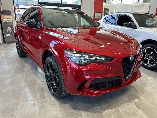 2024 Alfa Romeo Stelvio Quadrifoglio Carbon