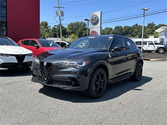 2024 Alfa Romeo Stelvio Quadrifoglio Carbon