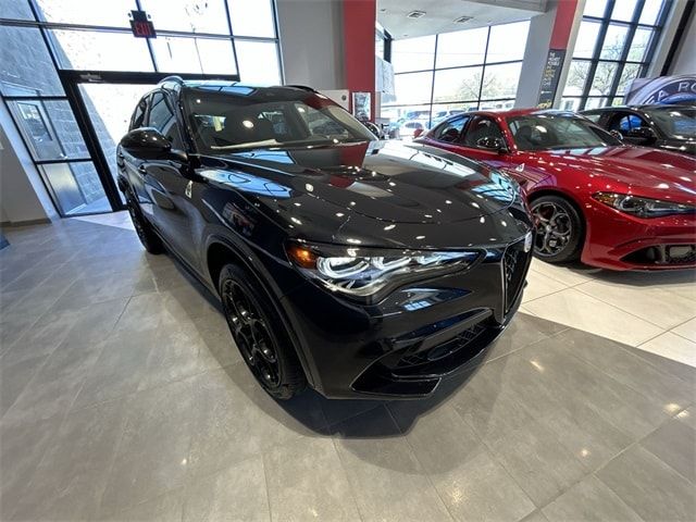 2024 Alfa Romeo Stelvio Quadrifoglio Carbon