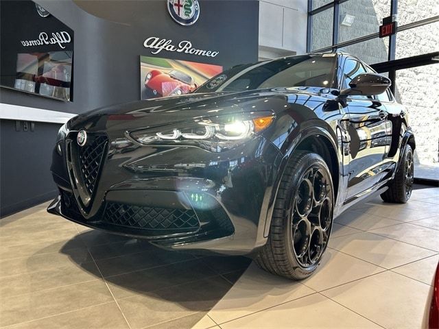 2024 Alfa Romeo Stelvio Quadrifoglio Carbon