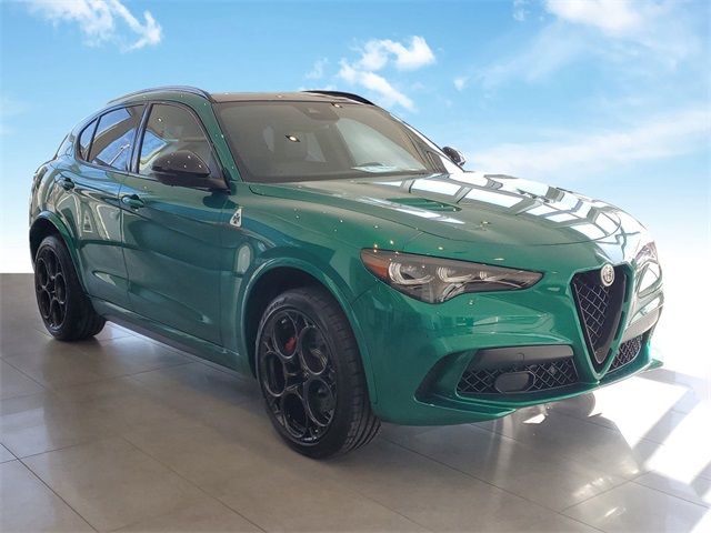 2024 Alfa Romeo Stelvio Quadrifoglio Carbon