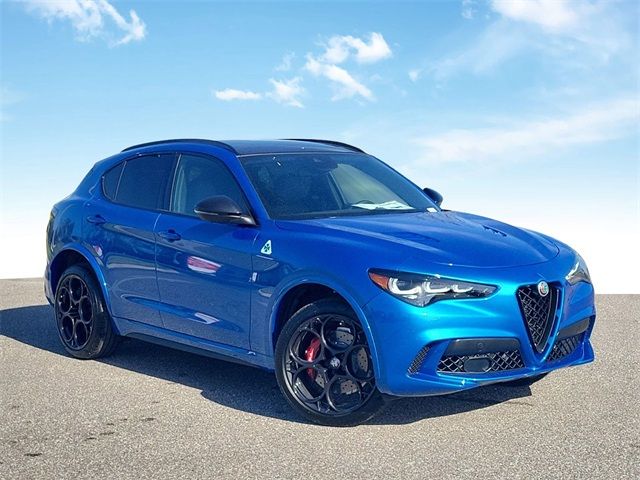 2024 Alfa Romeo Stelvio Quadrifoglio Carbon