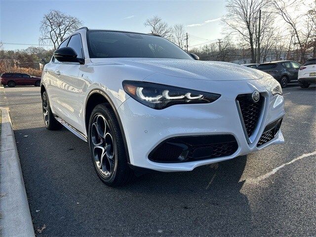 2024 Alfa Romeo Stelvio Ti