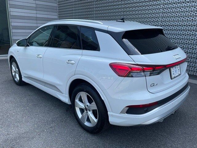 2024 Audi Q4 e-tron Premium Plus