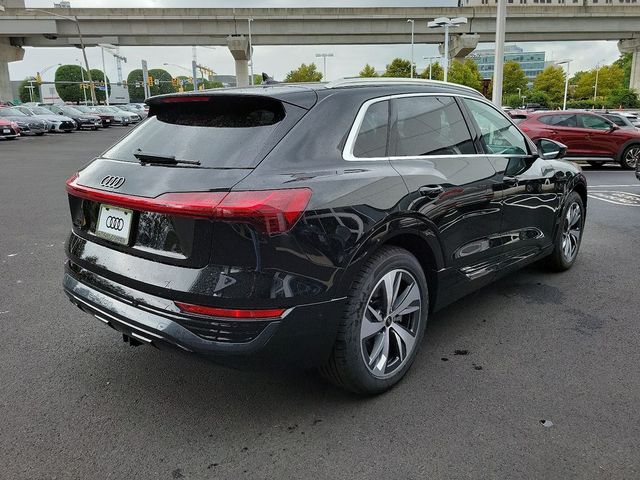 2024 Audi Q8 e-tron Premium Plus