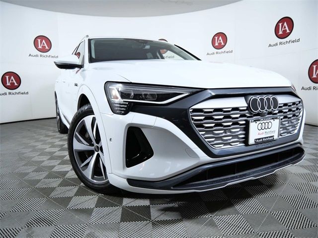 2024 Audi Q8 e-tron Premium Plus