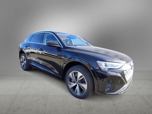 2024 Audi Q8 e-tron Premium Plus