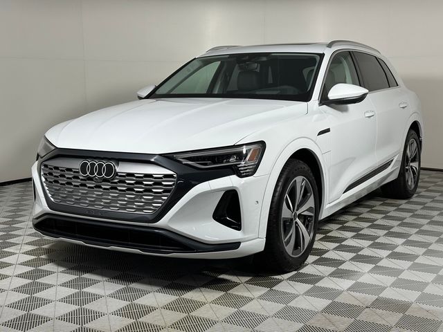 2024 Audi Q8 e-tron Prestige