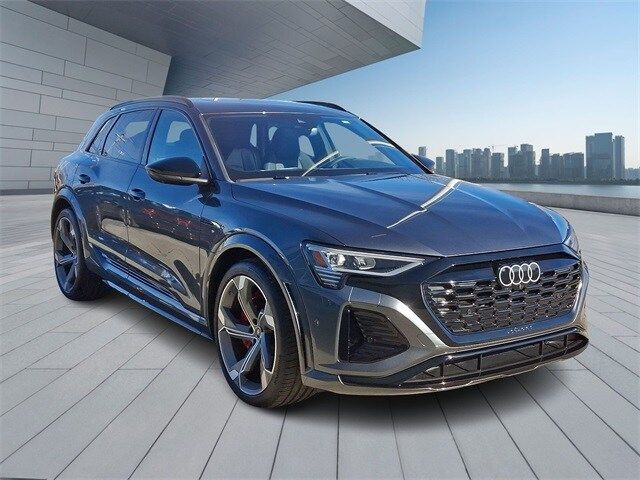 2024 Audi SQ8 e-tron Premium Plus