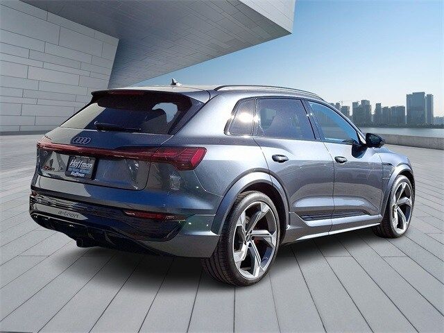 2024 Audi SQ8 e-tron Premium Plus