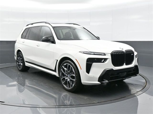 2024 BMW X7 M60i