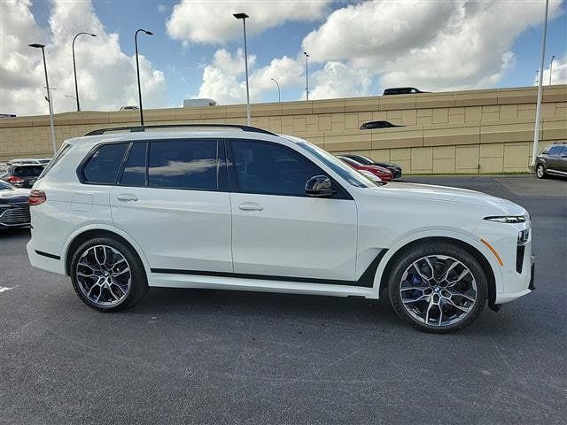 2024 BMW X7 M60i