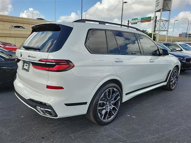 2024 BMW X7 M60i