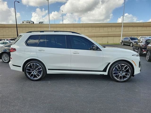 2024 BMW X7 M60i