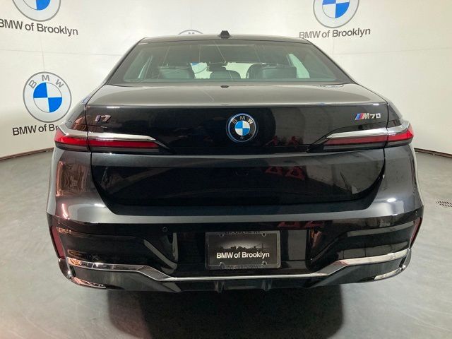 2024 BMW i7 M70