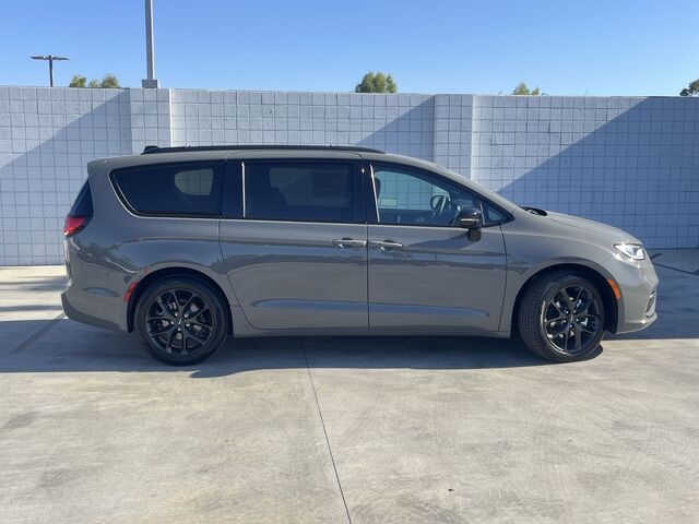 2024 Chrysler Pacifica Touring-L