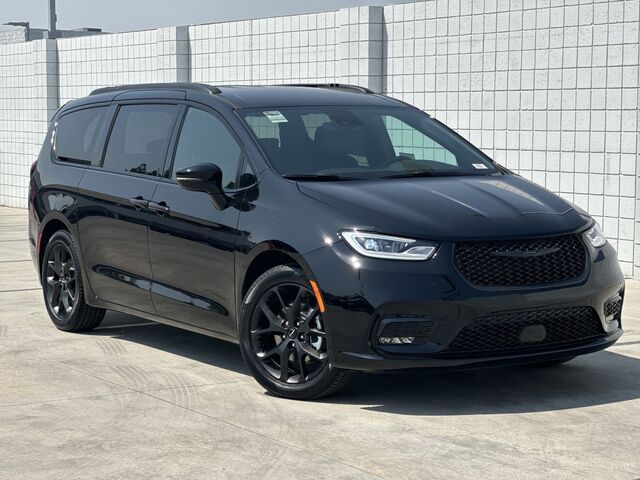 2024 Chrysler Pacifica Touring-L