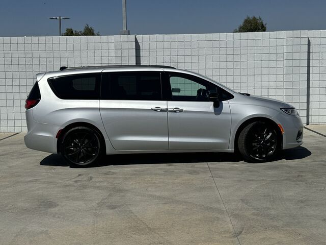 2024 Chrysler Pacifica Touring-L