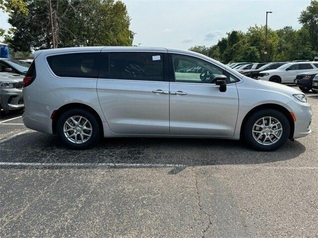 2024 Chrysler Pacifica Touring-L