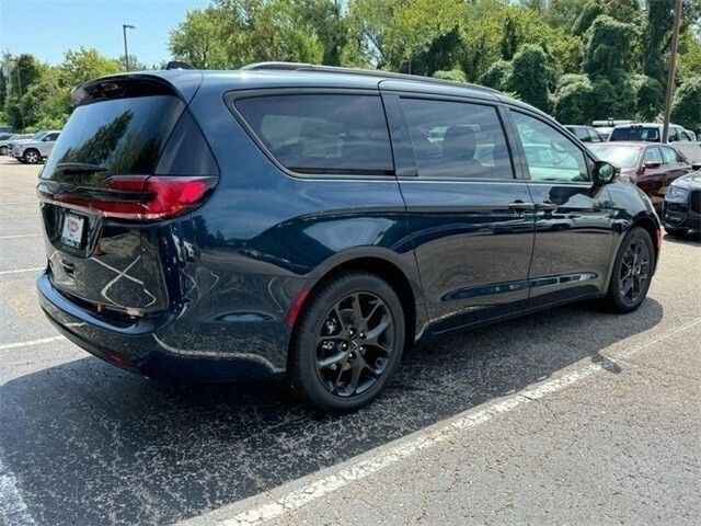 2024 Chrysler Pacifica Touring-L