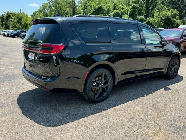 2024 Chrysler Pacifica Touring-L