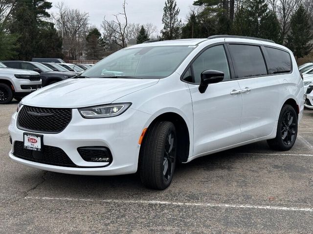 2024 Chrysler Pacifica Touring-L