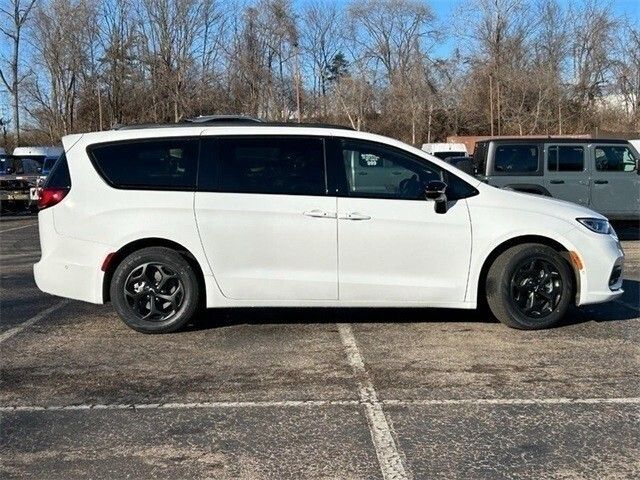 2024 Chrysler Pacifica Hybrid Premium S Appearance Pkg