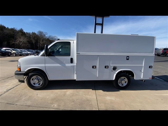 2024 Chevrolet Express Base