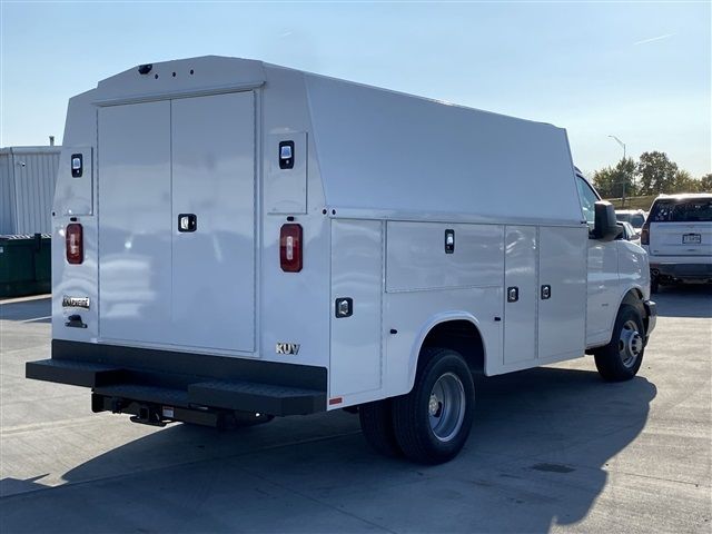 2024 Chevrolet Express Base