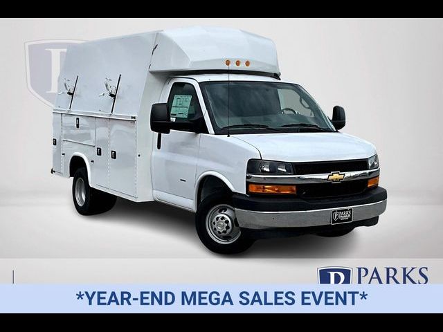 2024 Chevrolet Express Base