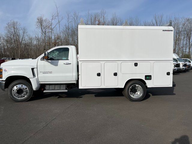 2024 Chevrolet Silverado MD LT